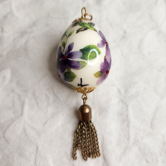 Vintage handpainted quail egg pendant - Picture 2 of 7
